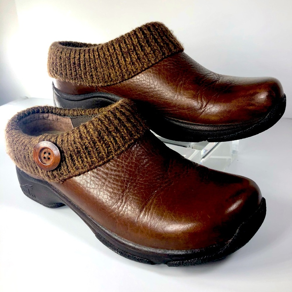 DANSKO KENZIE BROWN LEATHER CLOGS SLIP RESISTANT W/ KNIT TRIM & WOODEN B…